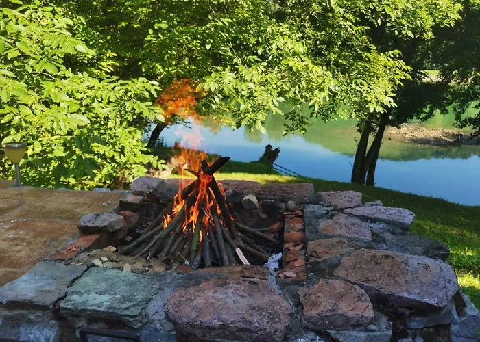 Vikendica Na Drini Drinski Odmor Case de vacanță